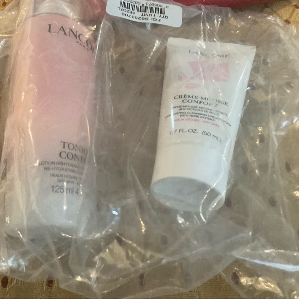 Lancôme Skincare and Makeup Set with Red Quilted Pouch New - Picture 2 of 6